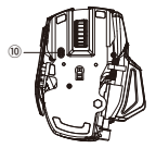 Mad Catz M.M.O. 7+ 하단 전원 스위치를 켜서 무선 연결을 활성화하는 모습