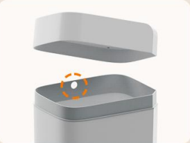 비닐 손잡이를 홀더에 넣는 사진