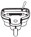 한경희 침구청소기 HEVS-D100 브러쉬에 붙은 먼지와 머리카락을 작은 솔로 청소하는 이미지